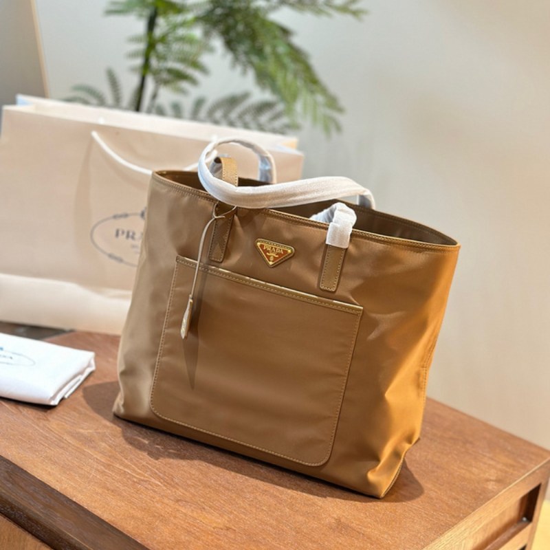 Prada Re-Edition 1978 Tote Bag PD095