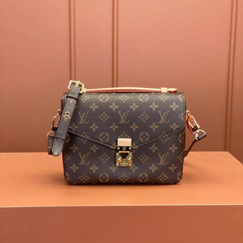 Shoulder Bag Louis Vuitton Métis LVW030